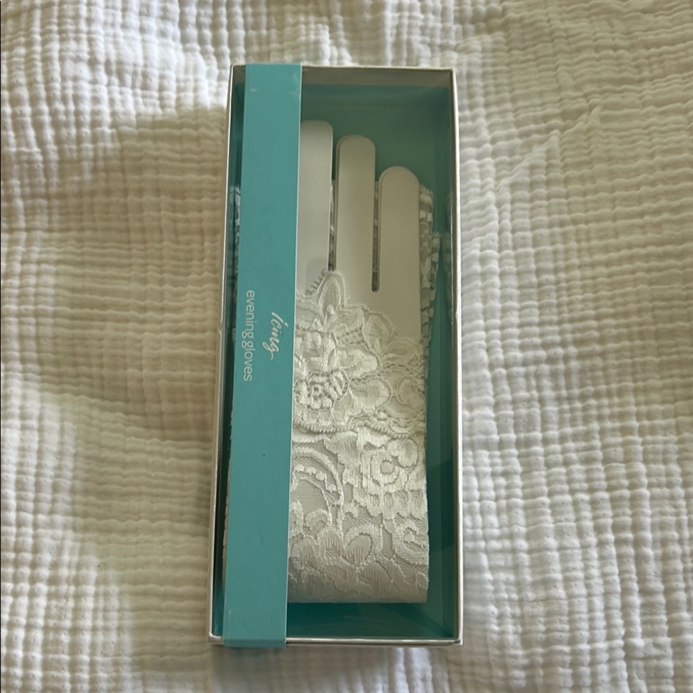 NEW!!!🧊 Icing White Lace Gloves 🔔